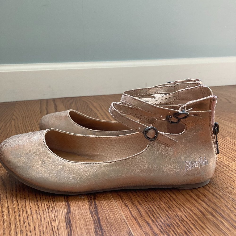 Blowfish metallic light pink women's flats women's size 5.5